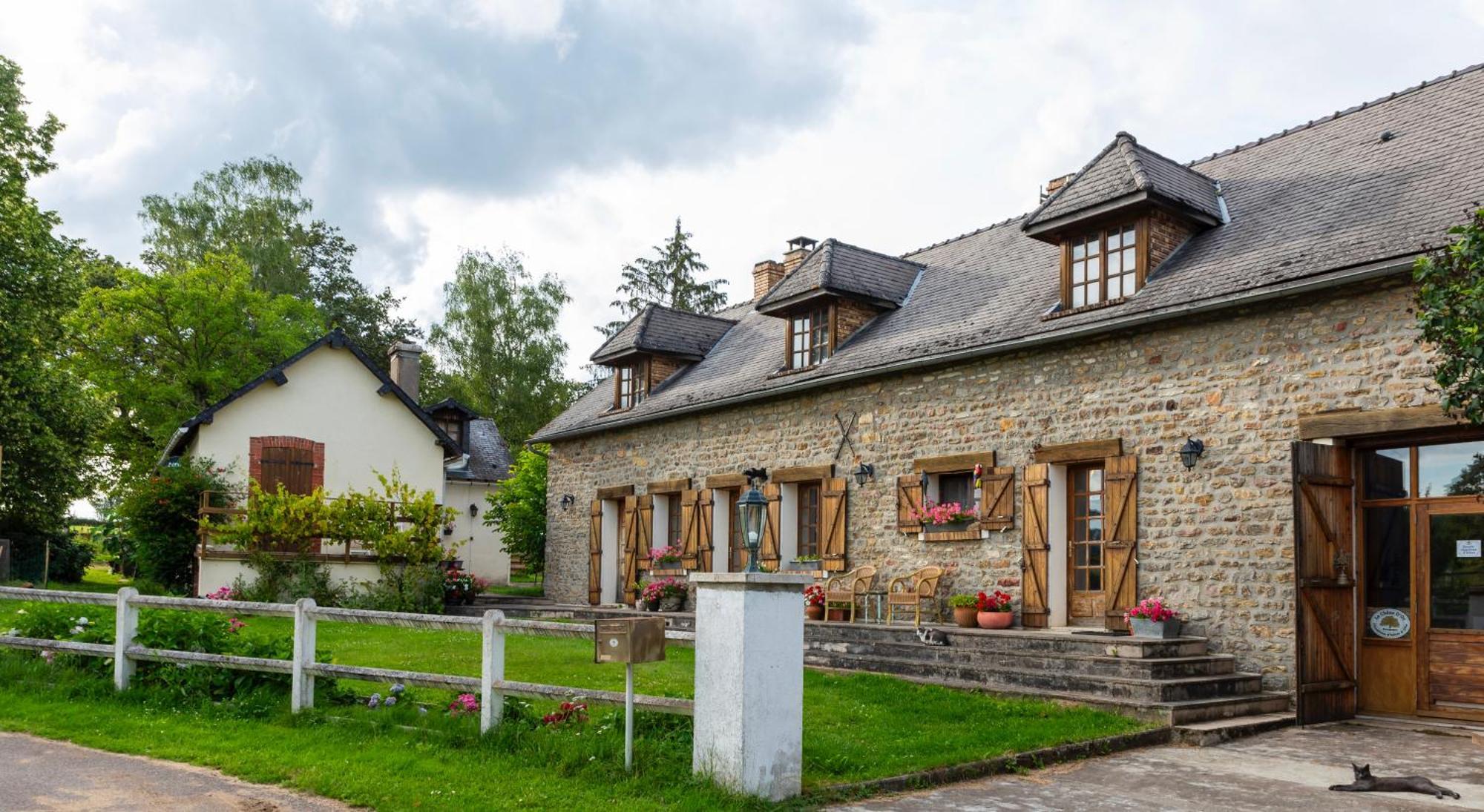 Bed and Breakfast Le Chene D'Or Marcheseuil Екстер'єр фото